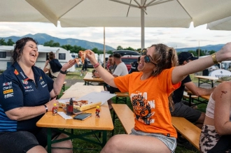 Das schmeckt und macht gute Laune. Knusprige Pizza und feurige Tacos gibt es in unserem Gastrobereich.