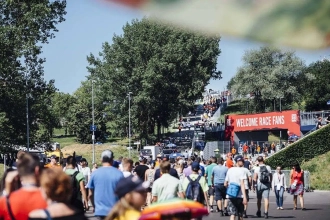 Nur 900m vom Haupteingang entfernt. In nur 10 Minuten bist du zu Fuß am Red Bull Ring-Gelände.