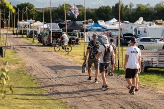 Großzügige Stellflächen mit Strom am besten Red Bull Ring Campingplatz genießen. 