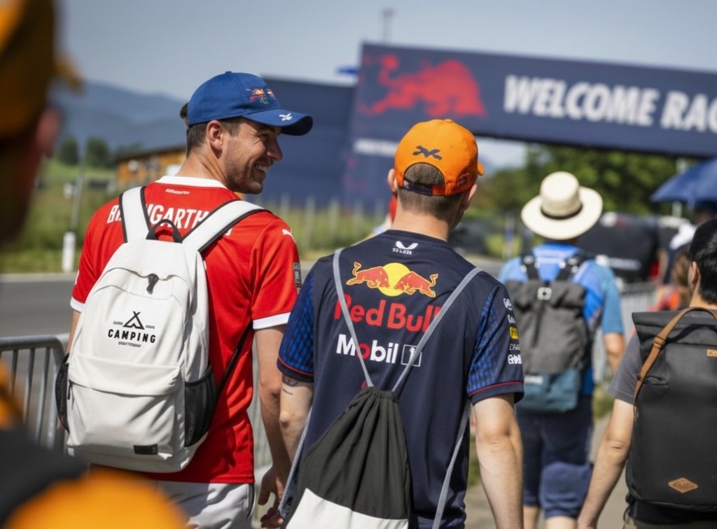 Fans am Welcome-Race Eingang beim Red Bull Ring – F1 Wochenende in Spielberg